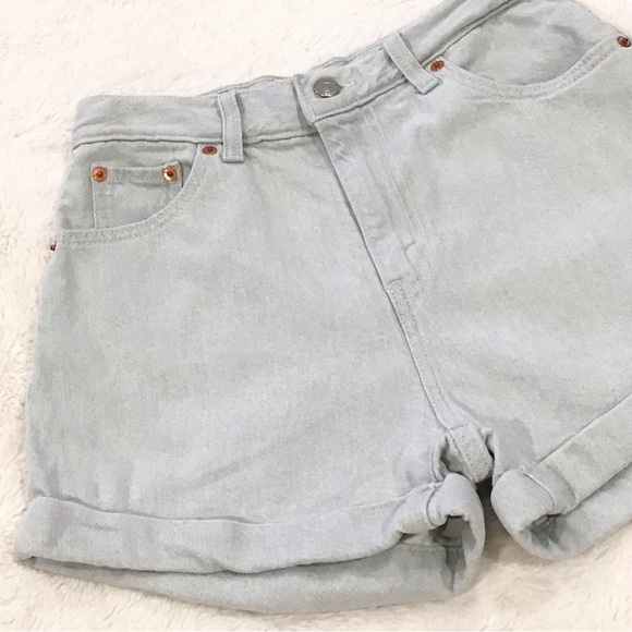 Levi's 26 (US 2/3) A-Line Mom Denim Shorts Light Wash Cuffed High Rise Women’s - Picture 5 of 13